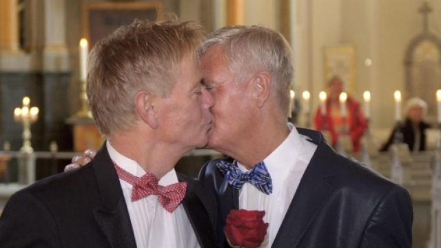 Chiesa episcopale scozzese ammette nozze omosessuali