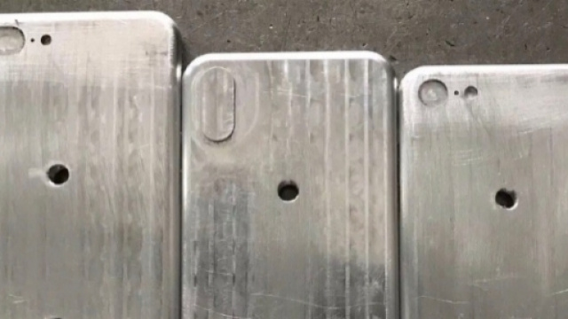 Nuove foto dei presunti stampi di iPhone 8, 7s e 7s Plus