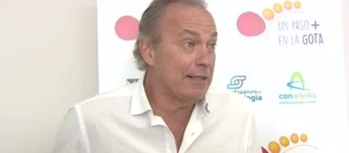 Bert&iacute;n Osborne durante una entrevista