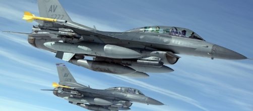 Military jets &mdash; Image via Pixabay