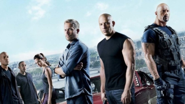 Al completo, il cast di Furious 8 - dupontregistry.com