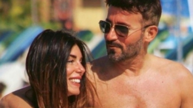 Bianca Atzei posta un tweet per Max Biaggi.