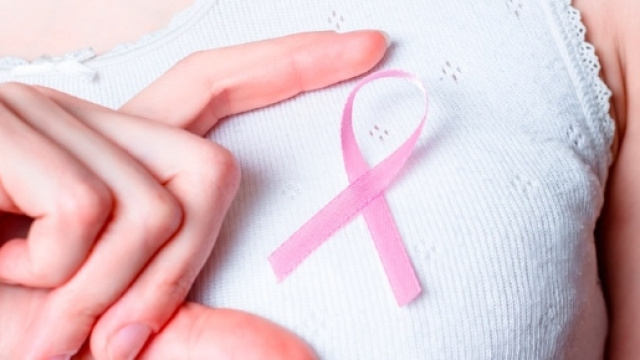 Vaccino contro cancro al seno: trial a Napoli