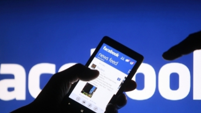 Facebook si aggiorna inserendo la funzionalit&agrave; trova Wifi