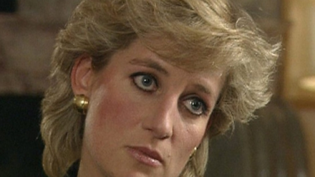 Lady D nella famosa intervista 'scandalo' del 95 in cui dichiar&ograve; che il suo matrimonio era stato troppo affollato. Oggi avrebbe compiuto 56 anni.