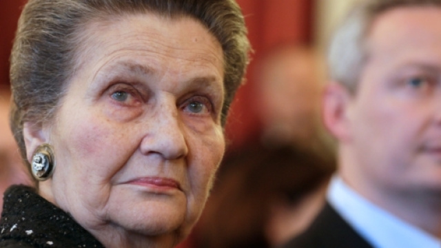 Simone Veil hospitalis&eacute;e en &eacute;tat de d&eacute;tresse respiratoire au d&eacute;but ... - bfmtv.com