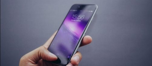 2018 iPhones will deploy OLED screens/Photo via Hamza Butt, Flickr