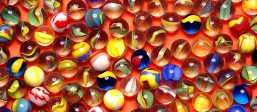 Bolinhas de gude, como s&atilde;o feitas?