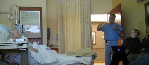 Male nurse beats up patient/Photo via dreamingofariz, Flickr