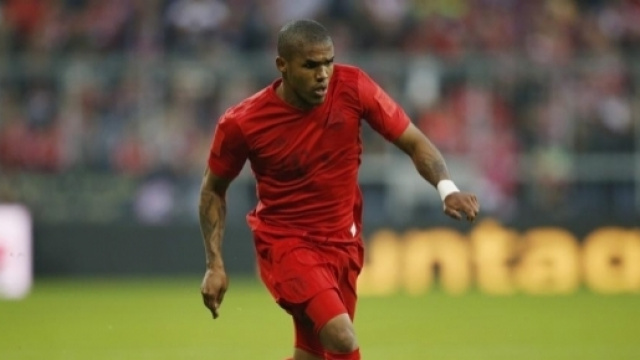 Douglas Costa, l'Inter tenta lo sgambetto: tra il s&igrave; alla Juve e ... - ilbianconero.com