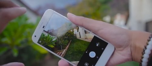 Google Pixel 2 - YouTube/Android Authority Channel