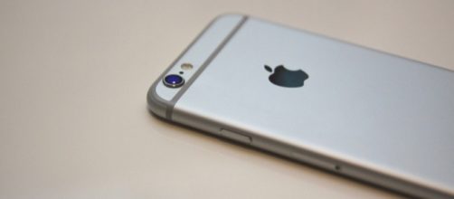 Latest reports suggest Apple might decide to not include fingerprint reader on its iPhone 8 -- Pexels / Pixabay