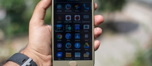 Moto G5 Plus Review - fonearena.com