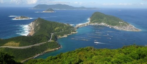 Okinoshima and Kashiwajima by author	As6022014 via Wikimedia Commons