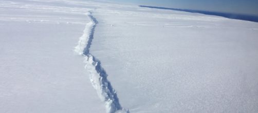 Huge iceberg forms off Antarctic coast. - Wikimedia Commons