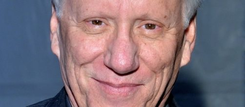 James Woods draws flak for controversial tweet. (Wikimedia/Toglenn)