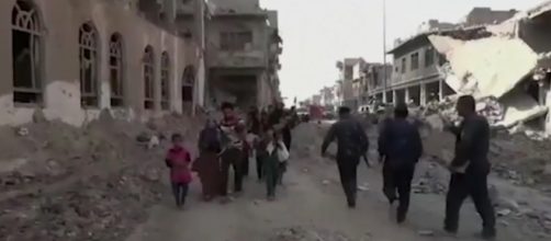 Mosul refugees being rescued. / [Image screenshot from France 24 ]english via YouTube]