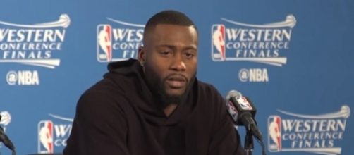 Around 12 teams are interested in Jonathon Simmons, including the New York Knicks and the Sacramento Kings &ndash; NBALife via YouTube