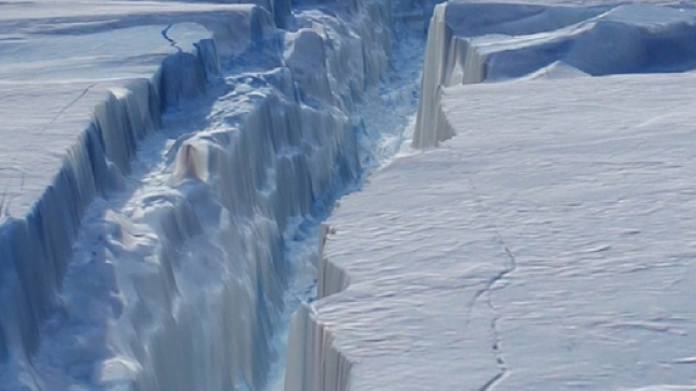 Antartide: si &egrave; staccato il pi&ugrave; grande iceberg mai visto prima