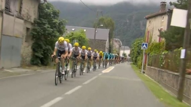 Il Team Sky guida il gruppo nella tappa di Peyragudes