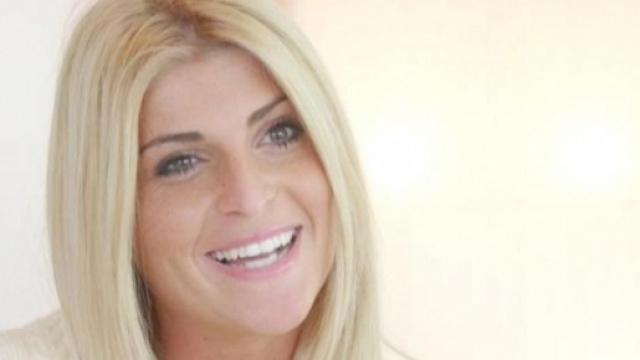 M&eacute;lanie (Les Anges 9, Les Vacances des Anges 2) et sa nouvelle bouche.