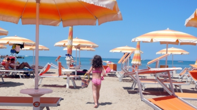 Ragazzo diversamente abile salva una bambina dall'annegamento