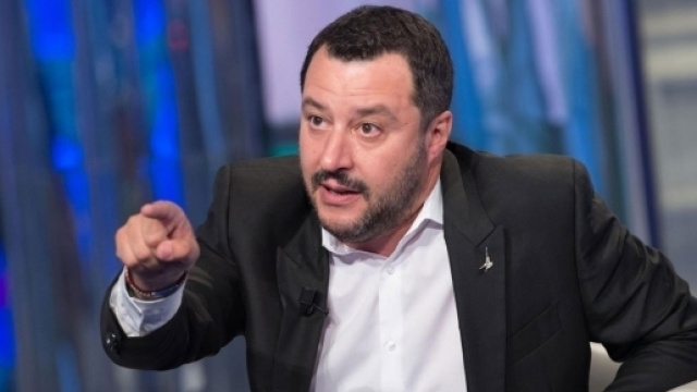 TzeTze Politica: TzeTze: Scanzi attacca Salvini: 'Sei un paraculo' - tzetze.it
