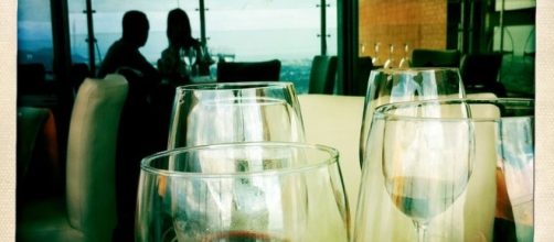 Foto tomada con mi iPhone. Una copa de vino siempre es fotog&eacute;nica.