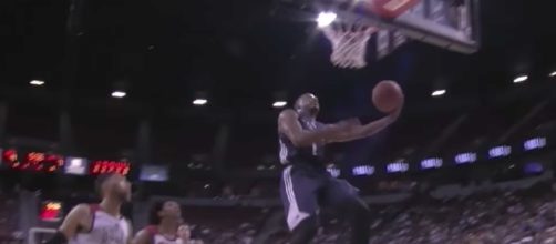 The Dallas Mavs' Dennis Smith Jr. continued to impress on Thursday with another great Summer League performance. [Image via NBA/YouTube]