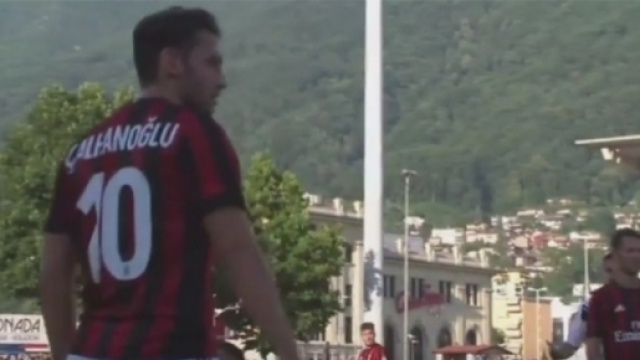 Hakan &Ccedil;alhanoğlu, giocatore del Milan