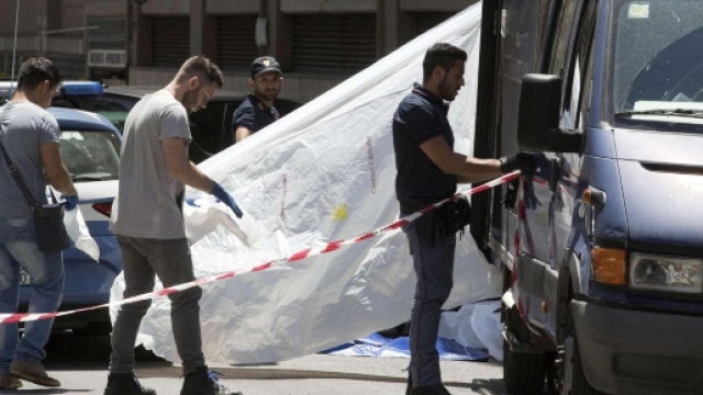 Le forze dell'ordine dopo la scoperta dei cadaveri dei coniugi (credits: TGcom24)