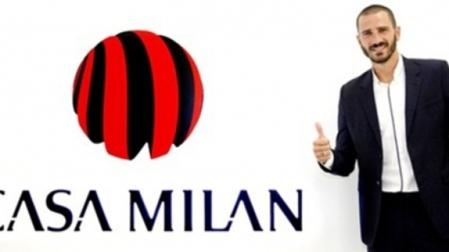 Leonardo Bonucci festeggia il trasferimento al Milan