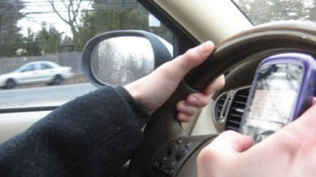 Record di multe per l'uso del cellulare durante la guida