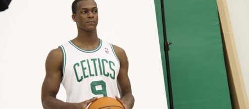 Rajon Rondo signs with the Pelicans. Image Credit: Aaron Frutman / Flickr