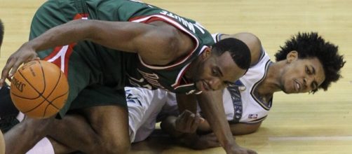 Luc Mbah A Moute dives for the Ball | Flickr | Keith Allison