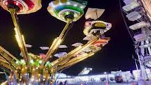 Al Luna Park di San Benedetto del Tronto una giovane mamma &egrave; morta dopo essere precipitata da una giostra a 20 metri d'altezza.