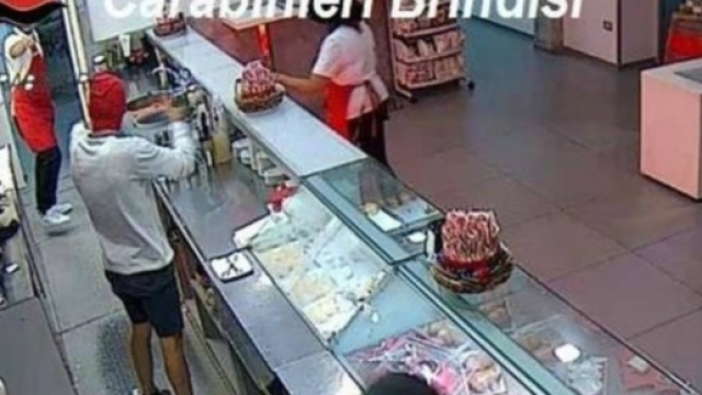 Traditi da un selfie durante la rapina