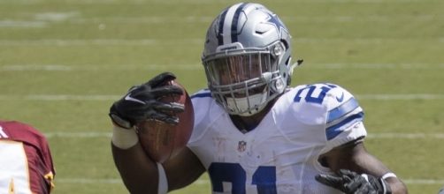 Ezekiel Elliott Cowboys at Redskins 9/18/16 by Keith Allison via Wikimedia Commons