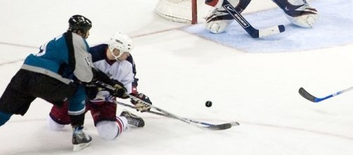 Joe Thornton trying to score (Wikimedia Commons - wikimedia.org)