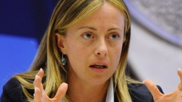 Giorgia Meloni arriva a Civitavecchia per chiudere il porto ai migranti