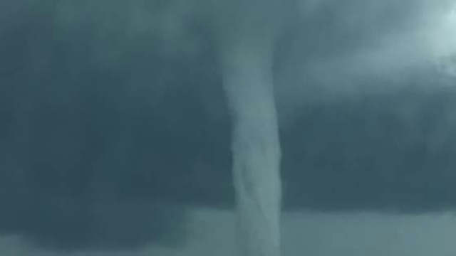 Impressionante tromba d'aria nel Salento.