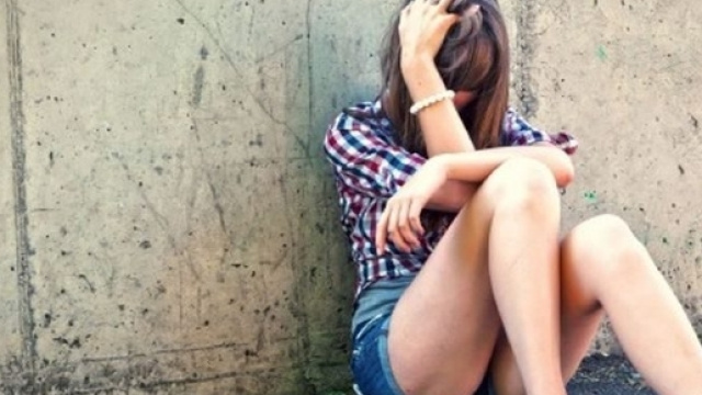 Minorenne stuprata a Marechiaro: le offese su Facebook