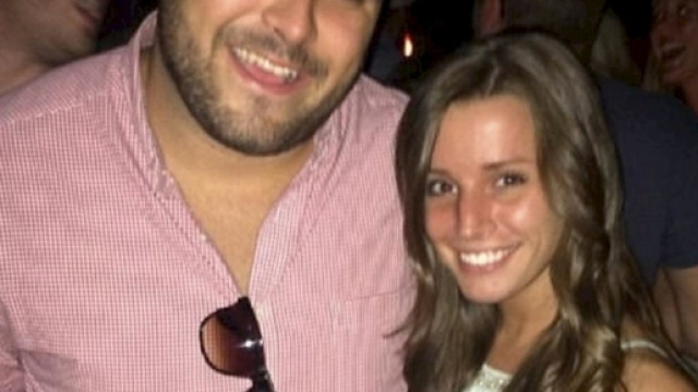 Sposi mancati: Sarah Cummins e Logan Araujo. Lei ha invitato al banchetto 150 clochard della sua citt&agrave;.