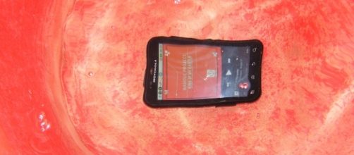 A teen was electrocuted while using her cellphone/Photo via Abhishek727 Mishra, Flickr