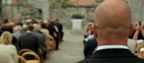 Secret Service Agent standing guard. / [Image by John Christian Fjellestad via Flickr, CC BY 2.0]