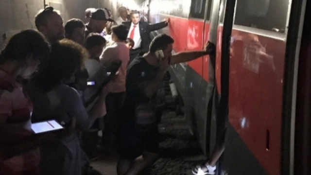 Treno bloccato 3 ore in galleria senza luce n&egrave; aria- tgcom24