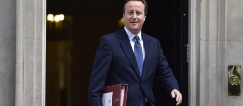 David Cameron his children and wife Sam leave Downing Street for ... - dailymail.co.uk