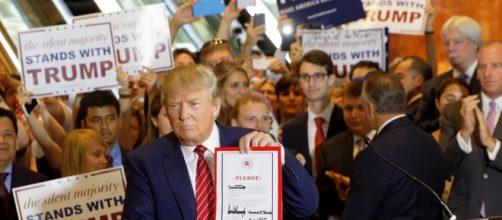 Donald Trump Signs The Pledge | Flickr - flickr.com