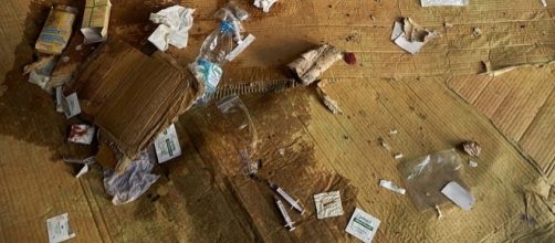 Heroin syringes and other equipment (credit : Denis Barthel - wikimediacommons)