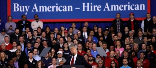 How Outsourcing Jobs Affects the US Economy - thebalance.com